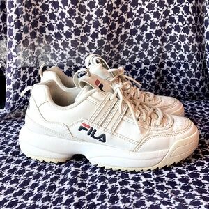 Fila bright white women’s size 8 athletic sneakers laces and logos nice Summer